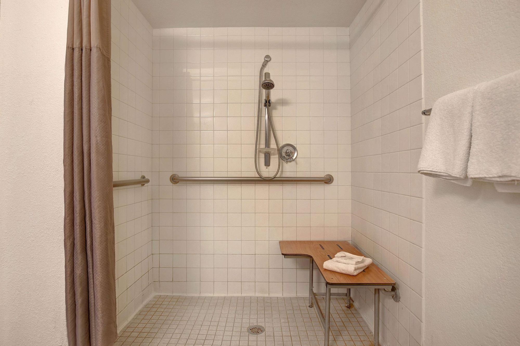 6-gilroy, Ca Hotel